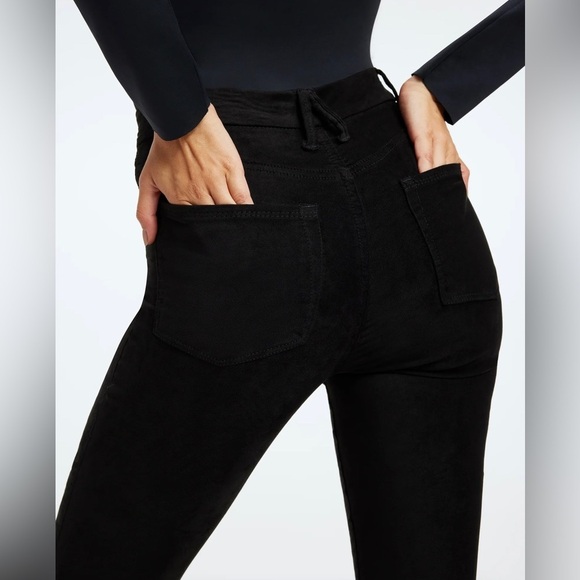Good American Good Legs Crop Faux Suede Black Pants Size 0/25 - Picture 3 of 15